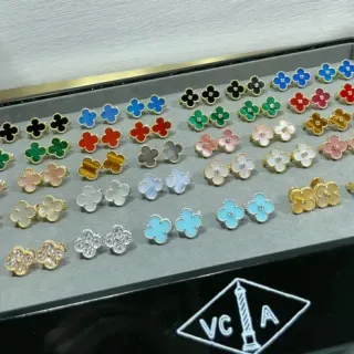Van Cleef & Arpels Alhambra الكلور ذو الأربعة أوراق أقراط دبوسية