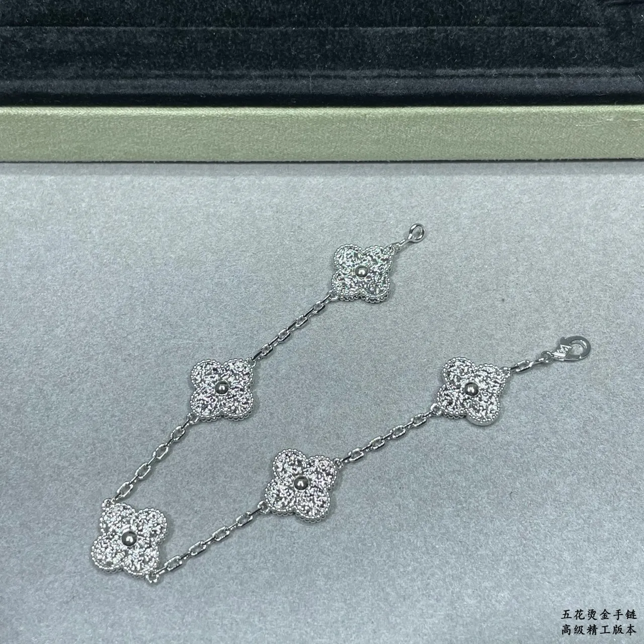 Van Cleef & Arpels Alhambra Or Argent Cinq motifs de pétales de trèfle Pavé-Set Stones Bracelet 4