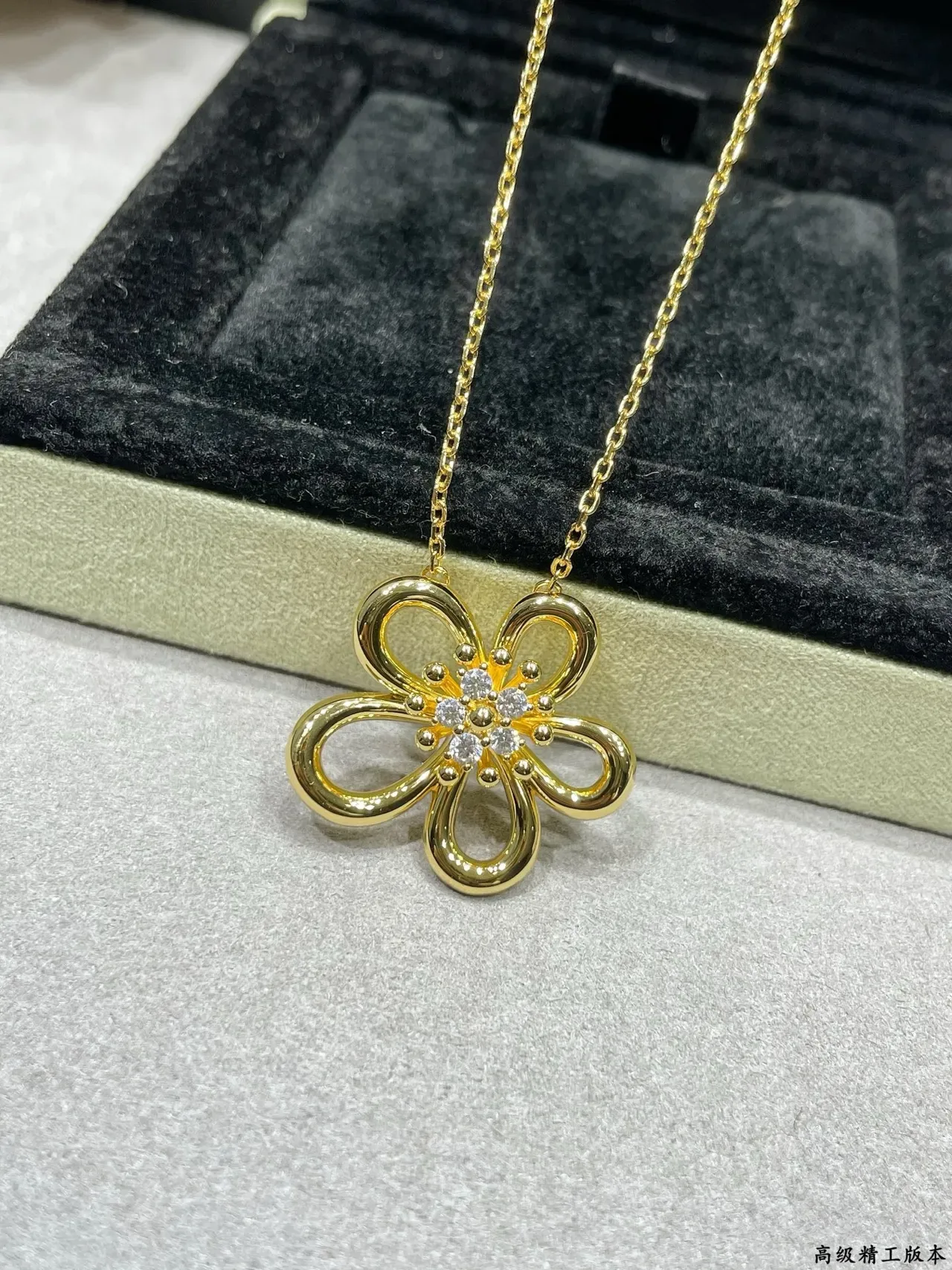 Van Cleef & Arpels Gold White Openwork Floral Pendant Chain Necklace 5