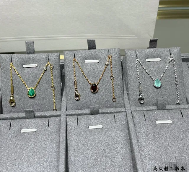 Van Cleef & Arpels Perlée Collier avec Pendentif Goutte Or Rouge 4