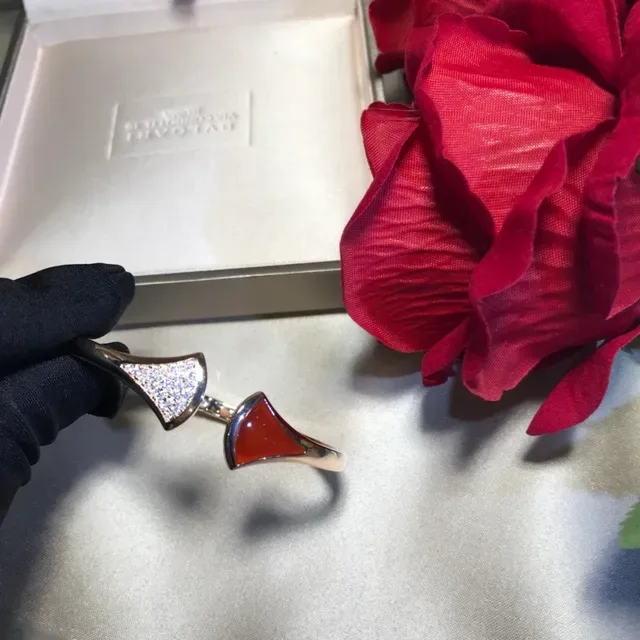 Van Cleef & Arpels Ouro Vermelho Pulseira Aberta Motivos em Forma de Leque 6