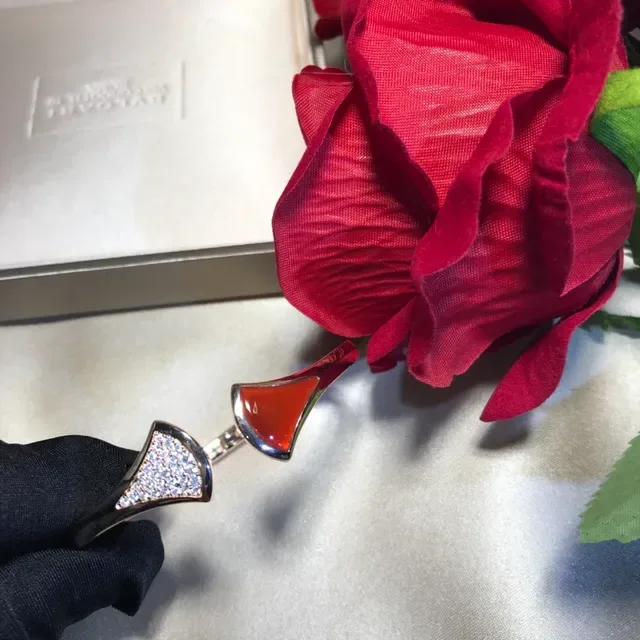 Van Cleef & Arpels Ouro Vermelho Pulseira Aberta Motivos em Forma de Leque 7