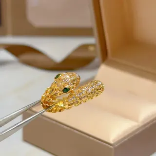 Van Cleef & Arpels Serpent Bohème خاتم ذهبي باريه عين زمرد