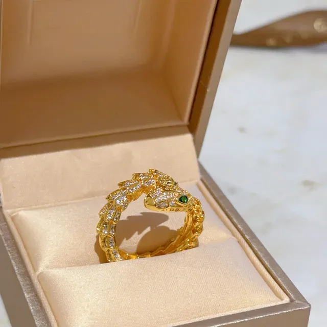 Van Cleef & Arpels Serpent Bohème Gold Pavé Emerald Eye Ring 4