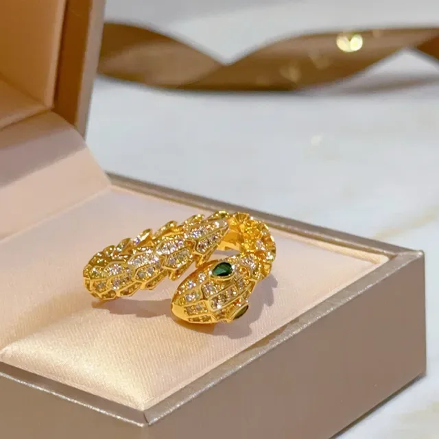 Van Cleef & Arpels Serpent Bohème Gold Pavé Emerald Eye Ring 6