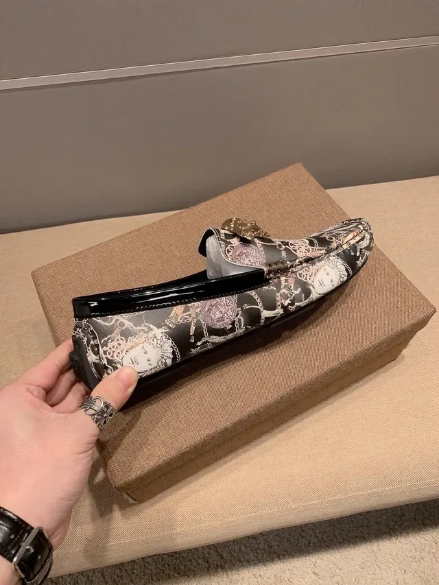 Versace Noir Multicolore Imprimé Motif Méduse Détail Chaîne Or Loafer 7
