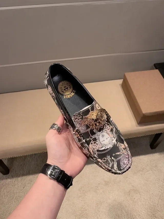 Versace Noir Multicolore Imprimé Motif Méduse Détail Chaîne Or Loafer 8
