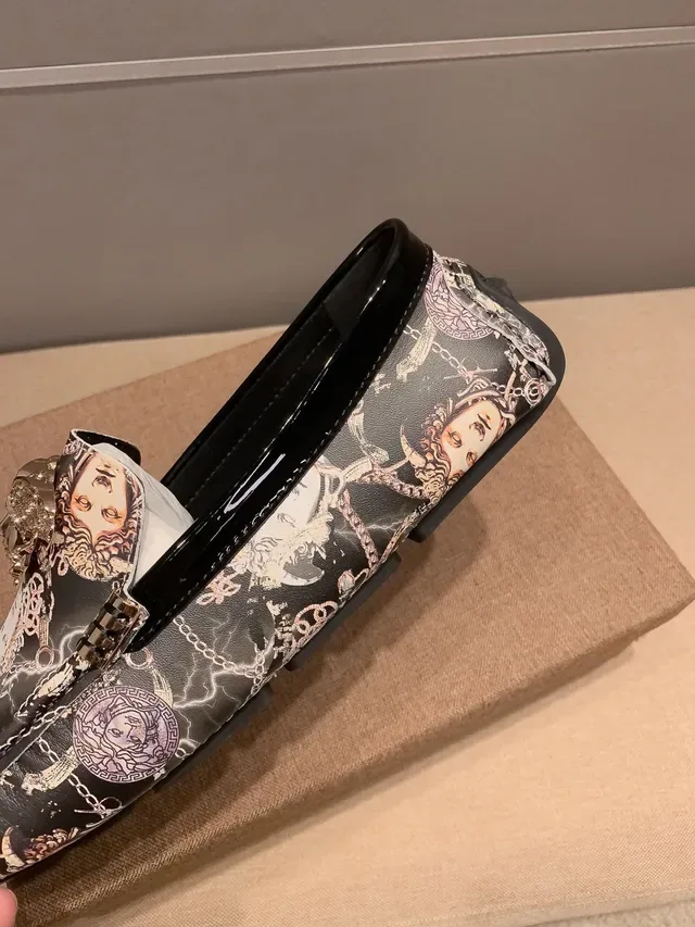 Versace Noir Multicolore Imprimé Motif Méduse Détail Chaîne Or Loafer 9