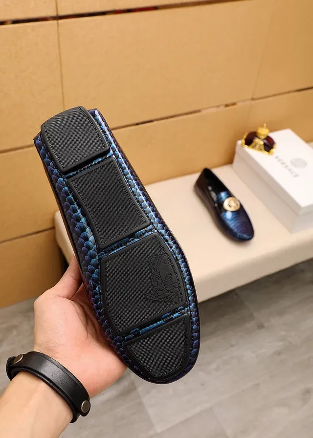 Versace Mocassin Bleu Noir Texturisé en Serpent avec Bords Patent 2