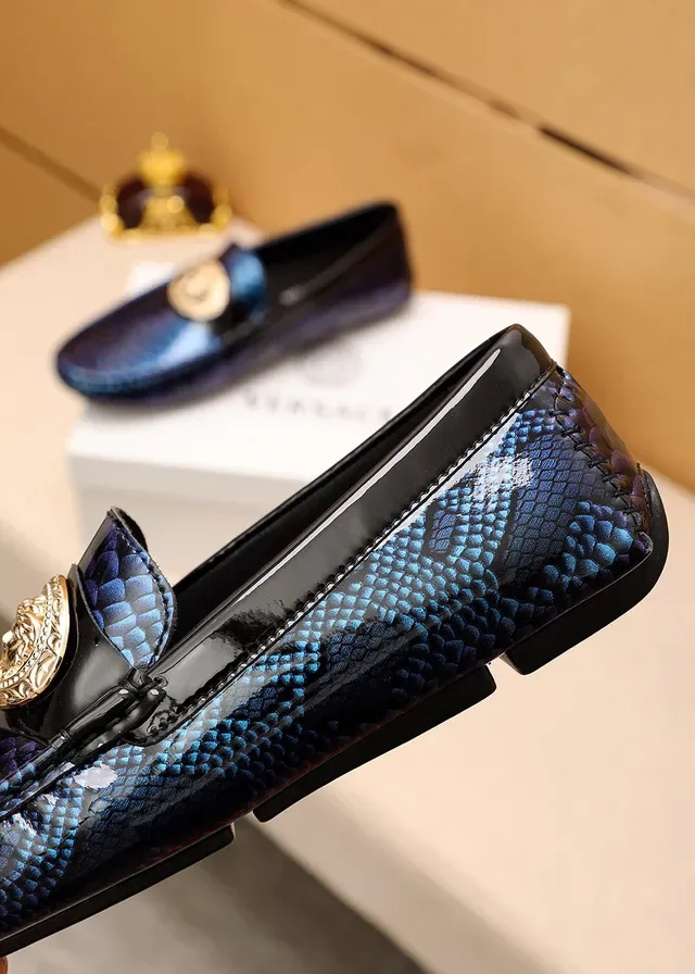 Versace Mocassin Bleu Noir Texturisé en Serpent avec Bords Patent 6