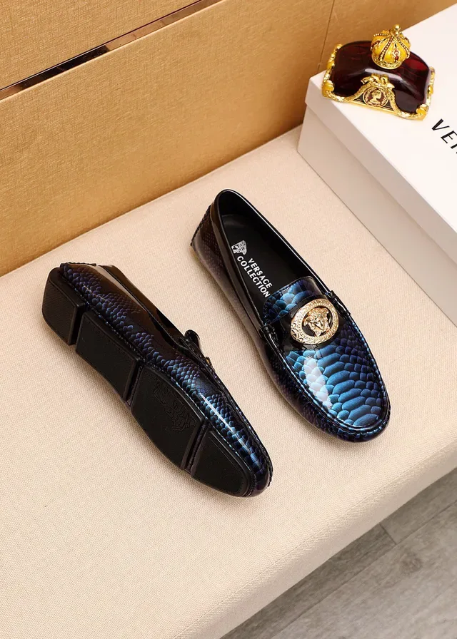 Versace Mocassin Bleu Noir Texturisé en Serpent avec Bords Patent 9