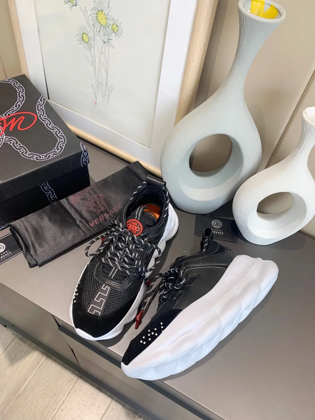 Versace Chain Reaction Tênis Chunky Preto e Branco 5