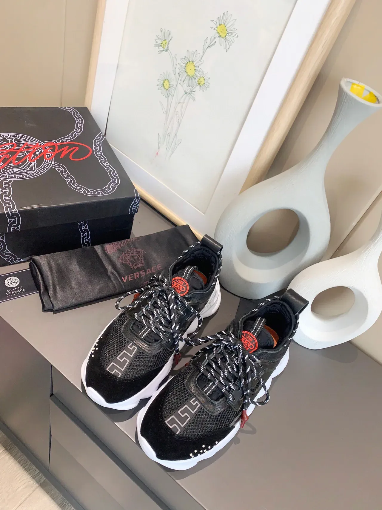Versace Chain Reaction Tênis Chunky Preto e Branco 7