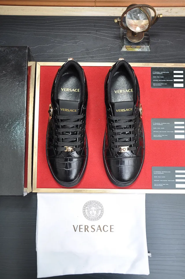 Versace Chain Reaction chaussures lifestyle noires Croc-Embossed doré Medusa 9