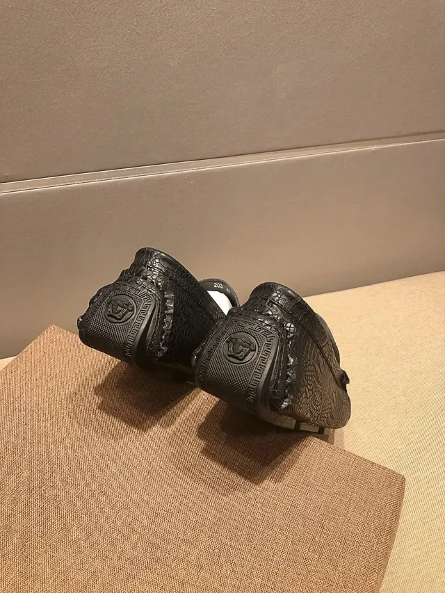 Versace Chain Reaction Mocasines Negro Croc-Embossed Hebilla Medusa 2