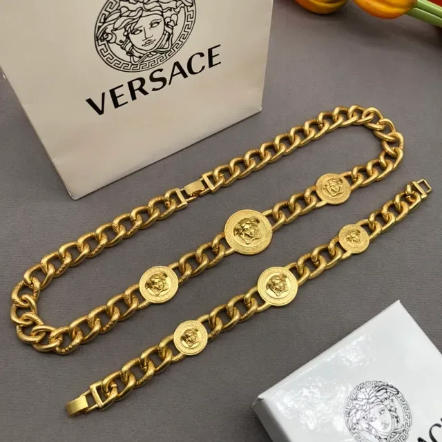 Versace Chain Reaction Collier en Or Chaîne Chunky Curb Médaille Tête de Médusa 4