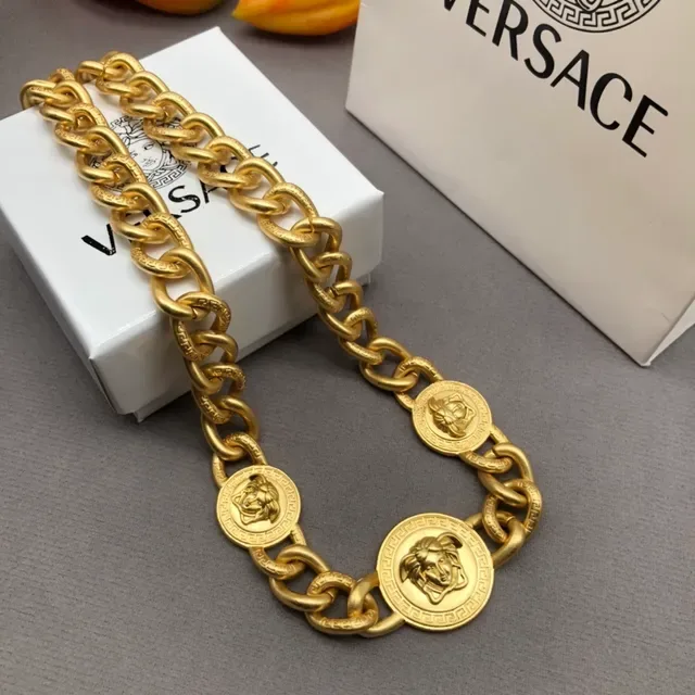 Versace Chain Reaction Collier en Or Chaîne Chunky Curb Médaille Tête de Médusa 6