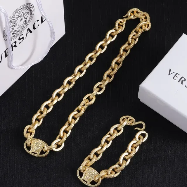 Versace Chain Reaction Doré Medusa Head Collier 7