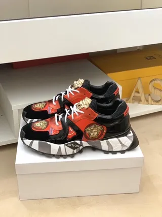 Versace Chain Reaction Medusa أسود أحمر كامو حذاء رياضي كبير 2