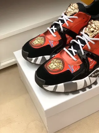 Versace Chain Reaction Medusa أسود أحمر كامو حذاء رياضي كبير 3