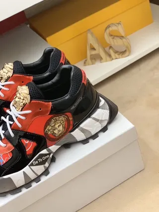 Versace Chain Reaction Medusa أسود أحمر كامو حذاء رياضي كبير 5