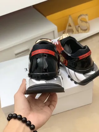 Versace Chain Reaction Medusa أسود أحمر كامو حذاء رياضي كبير 6