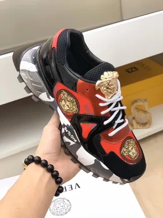 Versace Chain Reaction Medusa أسود أحمر كامو حذاء رياضي كبير 7