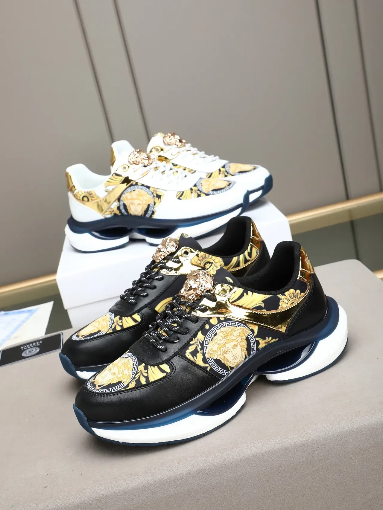 Versace Chain Reaction Medusa impressão ouro branco marinho estilo de vida tênis 2