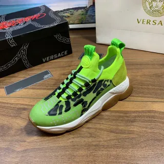 Versace Chain Reaction नियोन हरा जानवर प्रिंट चंकी स्नीकर