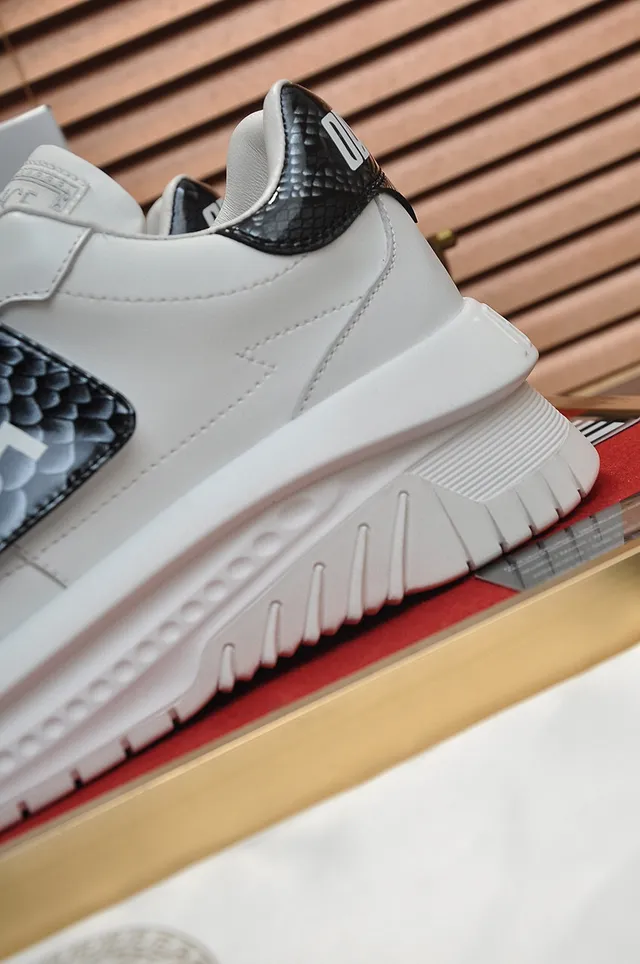 Versace Chain Reaction Chaussures Lifestyle Blanc et Noir à Sangle en Peau de Serpent 2