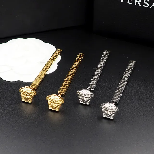 Versace Greca Cabeça de Medusa Brincos Dourados com Chave Grega 5