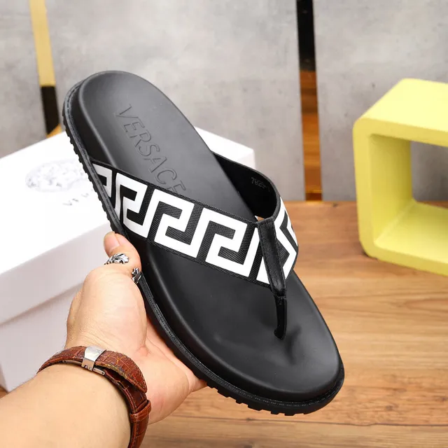 Versace Greca Odissea काली और सफेद चप्पल 7