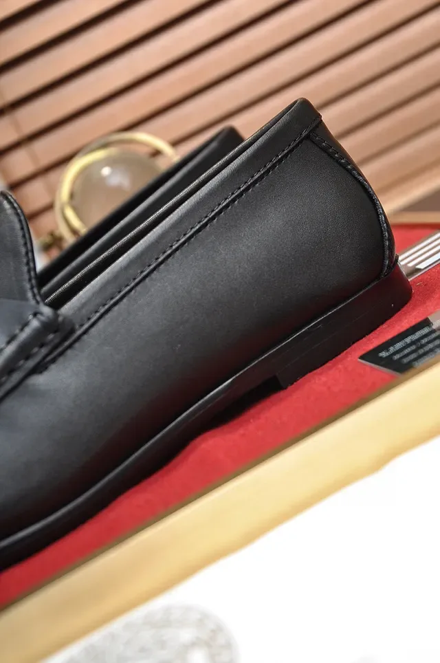 Versace Greca Odissea Mocassins en cuir noir Medusa Hardware 2