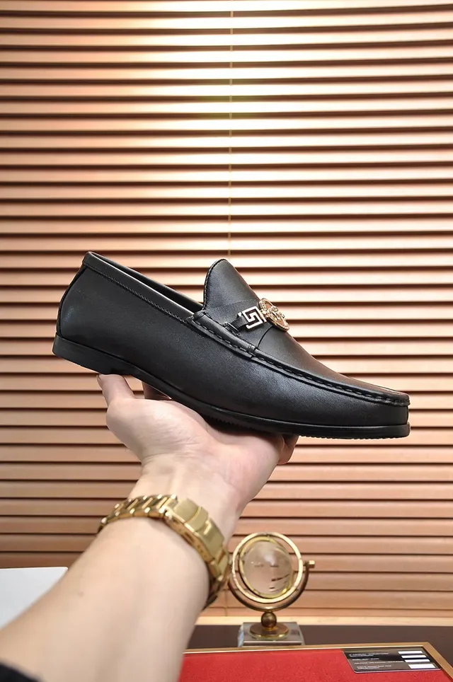 Versace Greca Odissea Mocassins en cuir noir Medusa Hardware 4