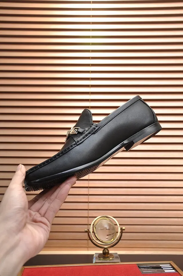 Versace Greca Odissea Mocassins en cuir noir Medusa Hardware 5