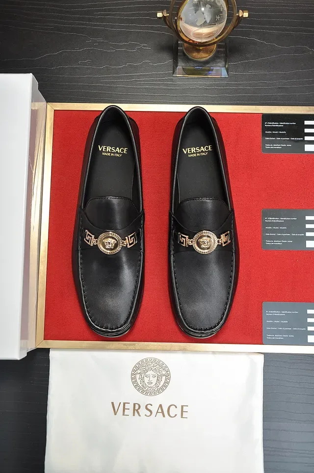 Versace Greca Odissea Mocassins en cuir noir Medusa Hardware 7