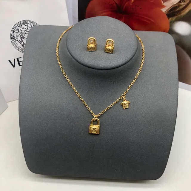 Versace Iconic Medusa & Padlock Colliers Chaîne Dorée 4