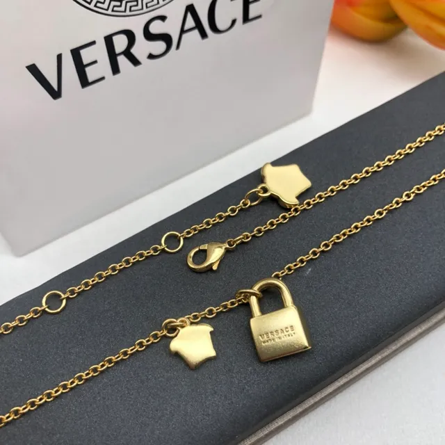 Versace Iconic Medusa & Padlock Colliers Chaîne Dorée 5