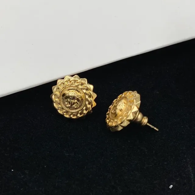 Versace Medusa Medallón Dorado Borde Scallop Pendientes 3