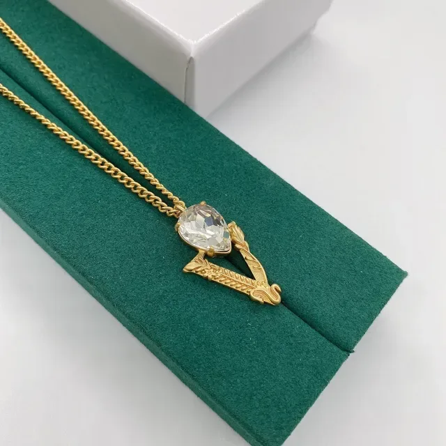 Versace Tête de Méduse et pendentif cristal en or teinté 4