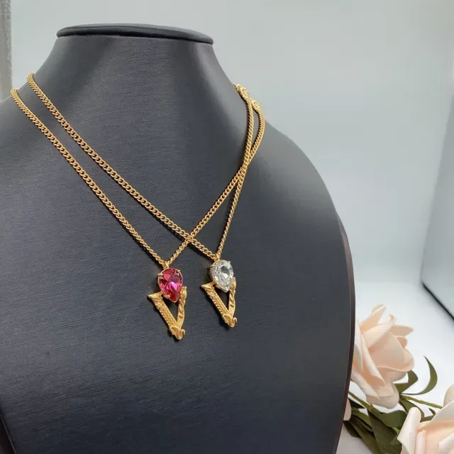 Versace Tête de Méduse et pendentif cristal en or teinté 6