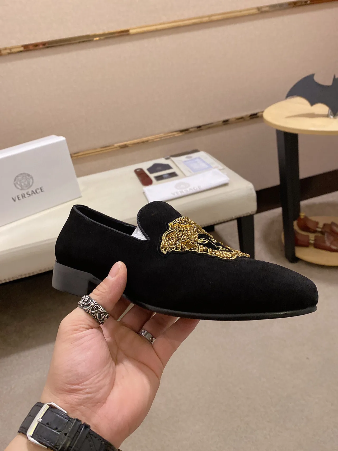 Versace Medusa Loafer Mocassim Preto de Veludo Bordado a Ouro Mocassim 6