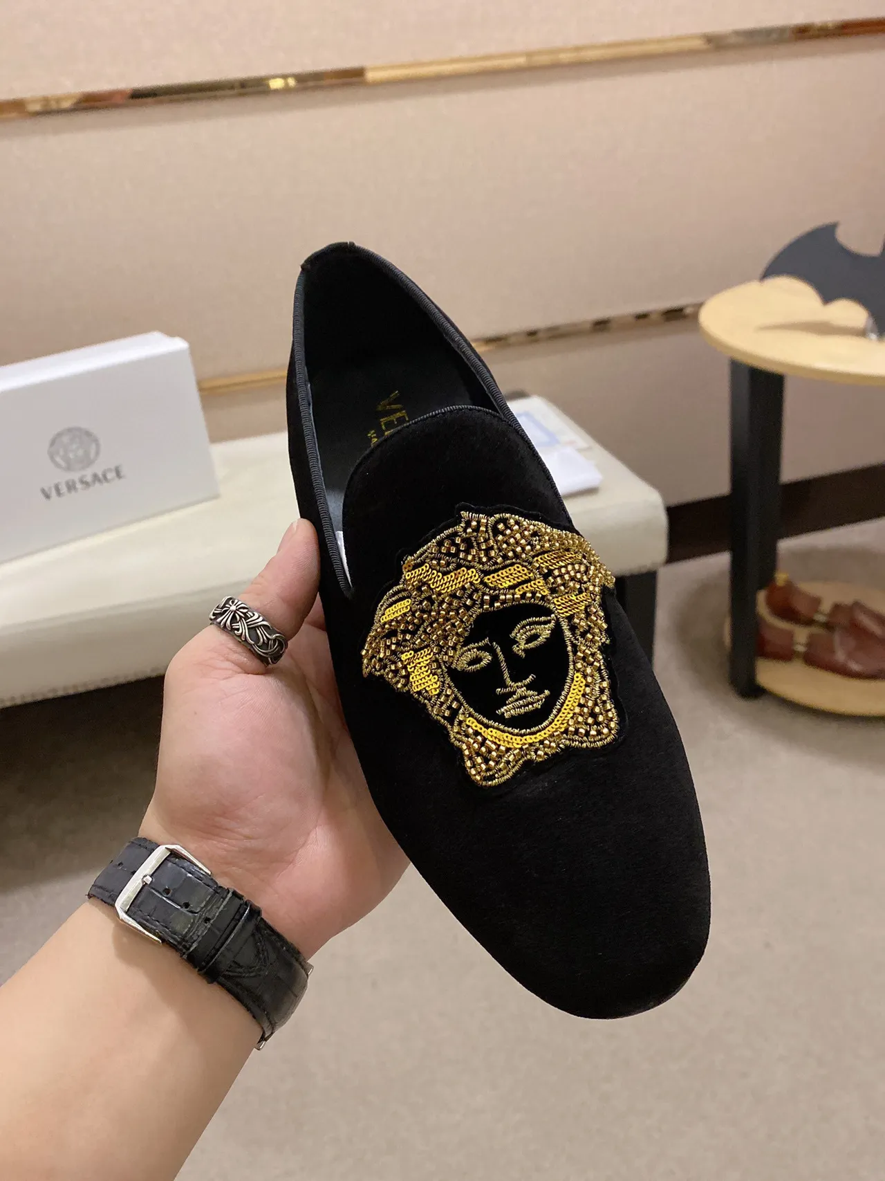 Versace Medusa Loafer Mocassim Preto de Veludo Bordado a Ouro Mocassim 8