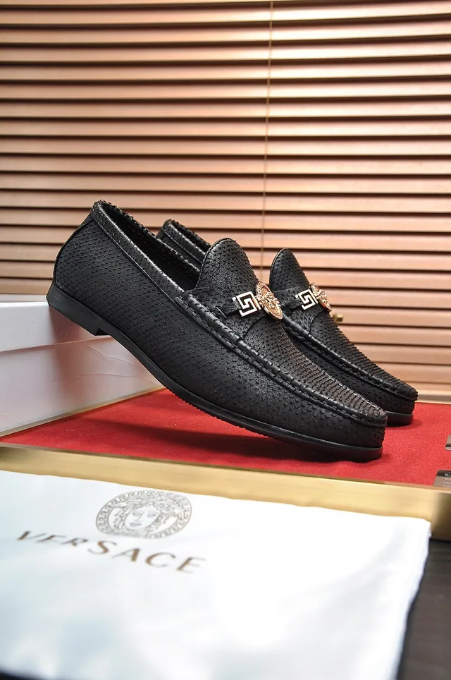 Versace Odissea Preto Dourado Couro Texturizado Medusa-Greca Medallion de Metal Loafer 8
