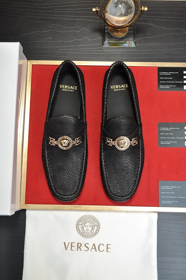 Versace Odissea Preto Dourado Couro Texturizado Medusa-Greca Medallion de Metal Loafer 9