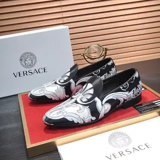 Versace Odissea काला सफेद बरॉक प्रिंट स्लिप-ऑन लोअफर