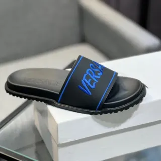 Versace Slide काले नीले साटीकृत लोगो विरोधाभासी पाइपिंग चप्पल