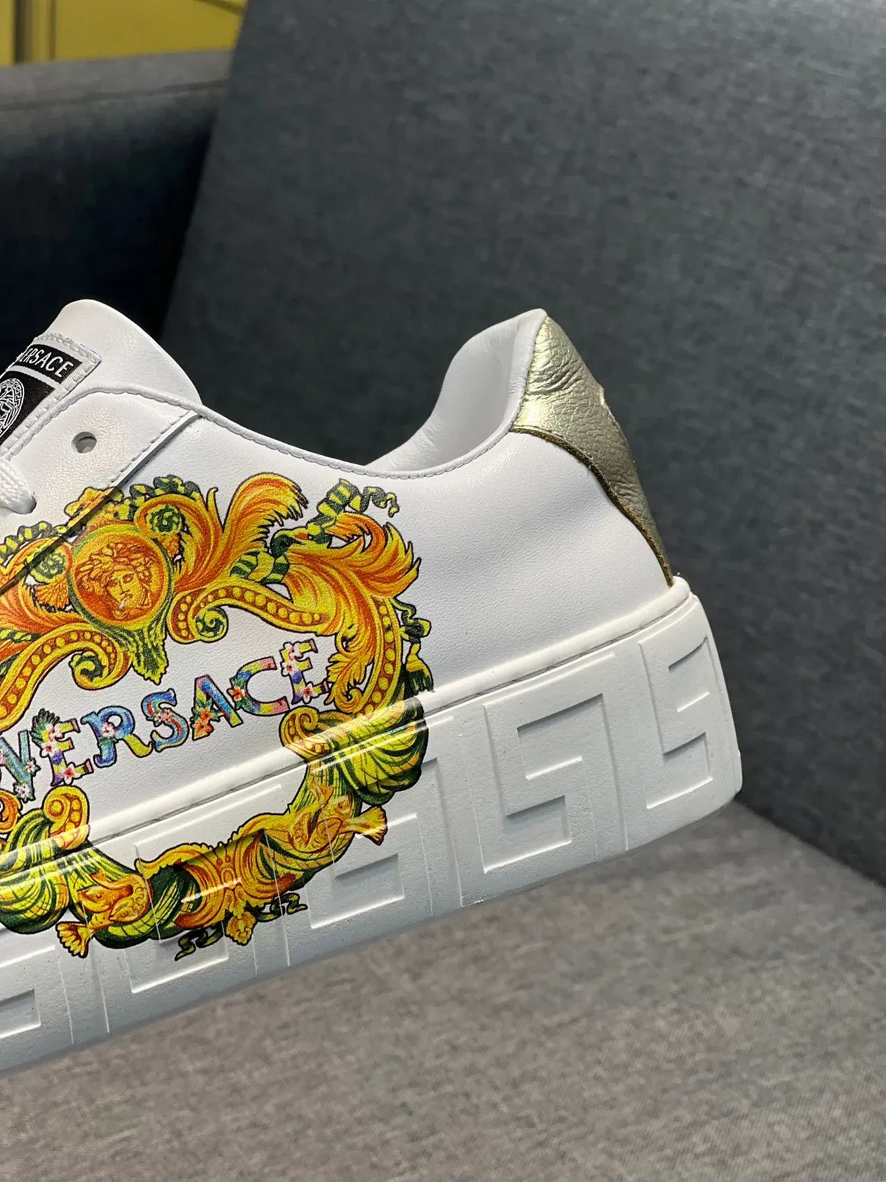 Versace White Gold Tênis Lifestyle de Boca Baixa com Solado de Plataforma 2