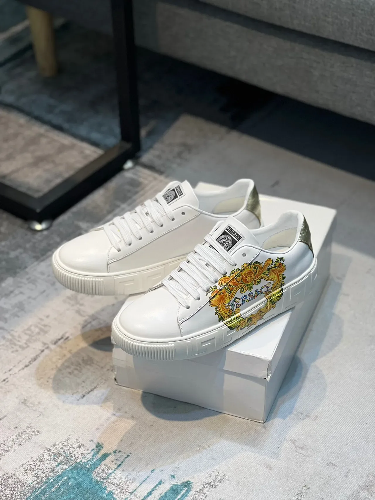Versace White Gold Tênis Lifestyle de Boca Baixa com Solado de Plataforma 8