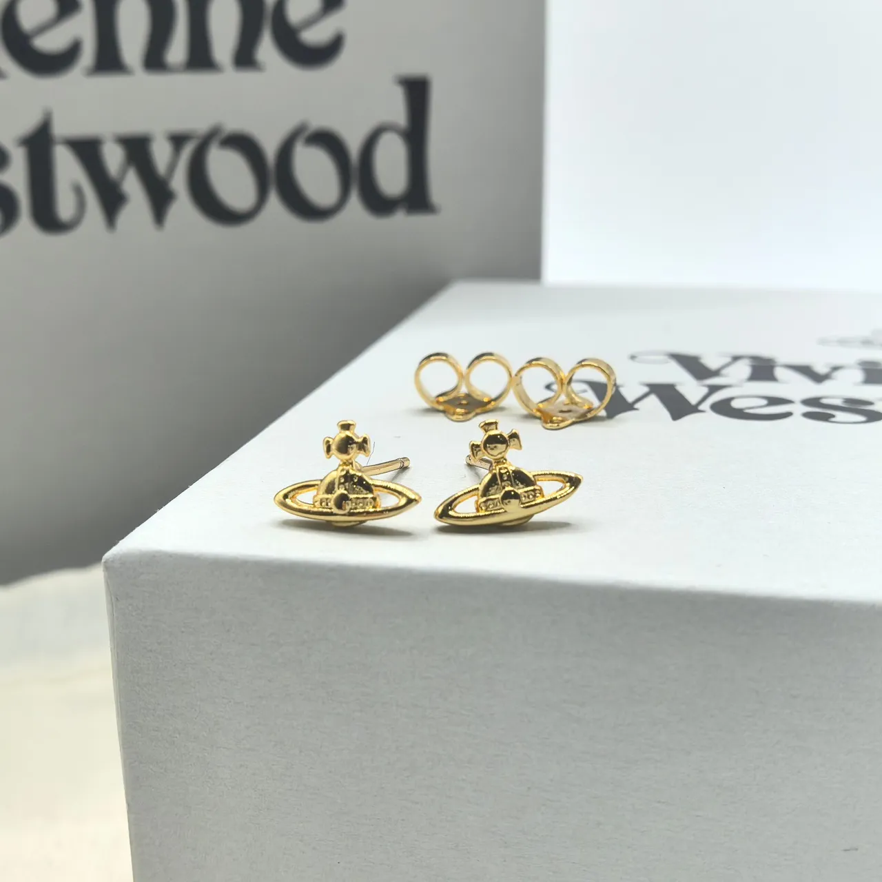 Vivienne Westwood Brincos Stud Orb Motif Ouro Preto 3
